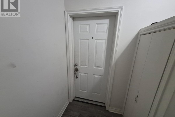 636 Vaughan Road, Toronto, ON M6E2Y3 Photo 4
