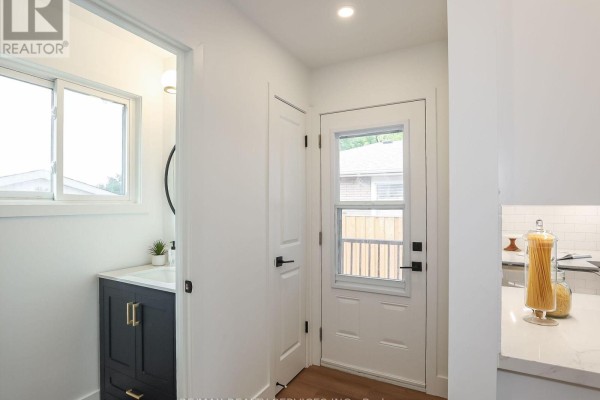 Bedroom 2 - 6364 Sherwood Road, Niagara Falls, ON L2E5L8 Photo 5