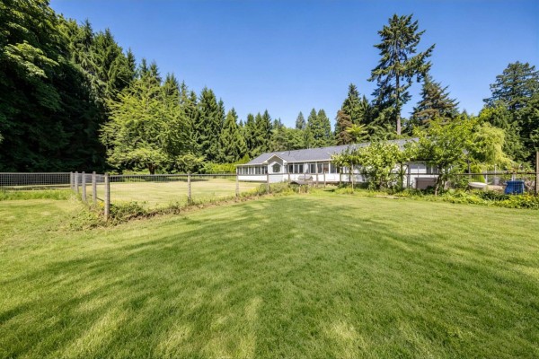 637 171 Street, Surrey, BC V3S6R3 Photo 4