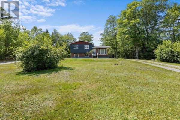 Living room - 637 Woodlawn Drive, Woodlawn, NS B0T1W0 Photo 2