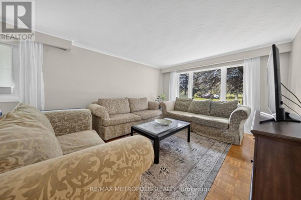 Bedroom 2 - 6370 Hillsdale Drive, Whitchurch Stouffville, ON L4A3B8 Photo 5