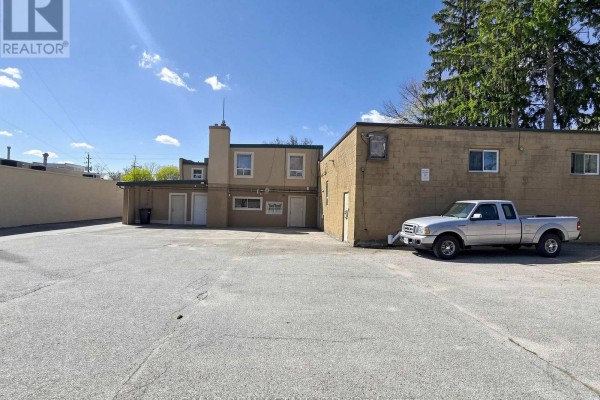 6376-6388 Main Street, Whitchurch Stouffville, ON L4A1G3 Photo 4