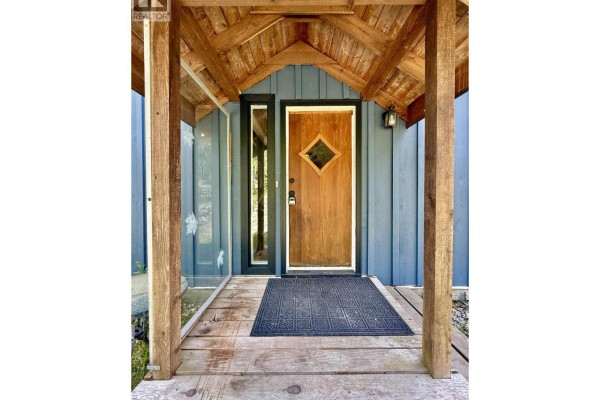 6376 Sunshine Coast Highway, Sechelt, BC V7Z0M3 Photo 3