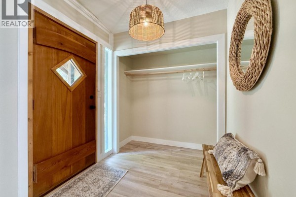 6376 Sunshine Coast Highway, Sechelt, BC V7Z0M3 Photo 4