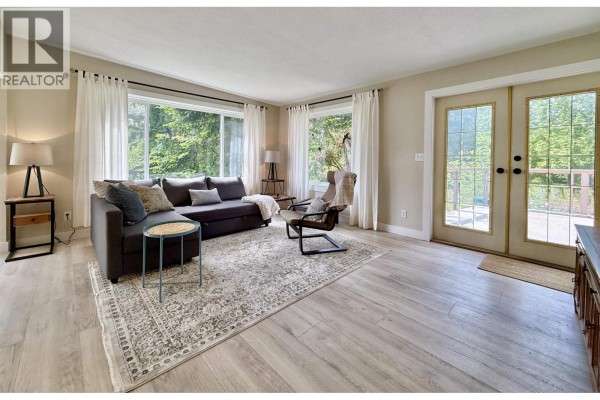 6376 Sunshine Coast Highway, Sechelt, BC V7Z0M3 Photo 5
