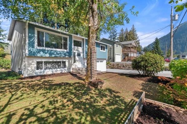 63797 Beech Avenue, Hope, Hope, BC, photo 2