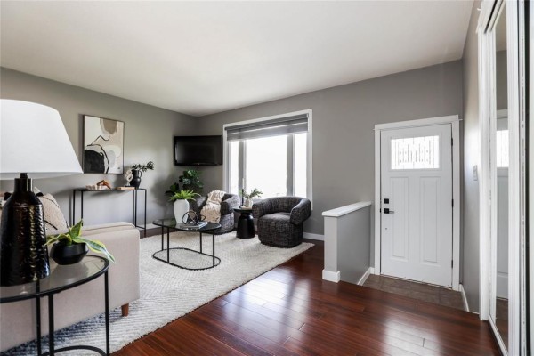Living room - 638 Cathcart Street, Winnipeg, MB R3R0S5 Photo 2