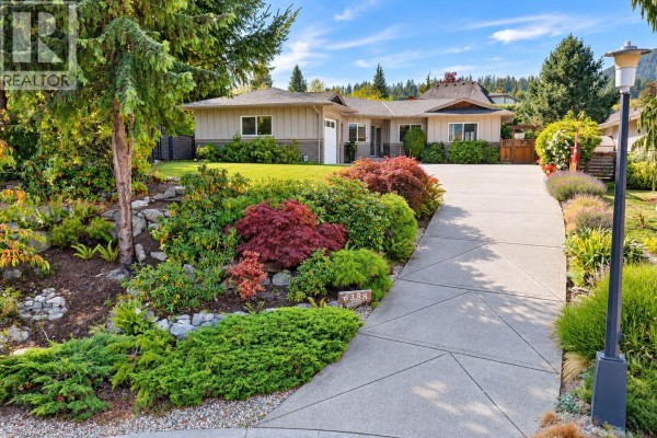 6388 Piper Place, Sechelt, BC V7Z0L1 Photo 2