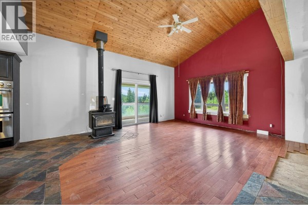 Dining nook - 6391 Houseman Road, 100 Mile House, BC V0K1G0 Photo 4