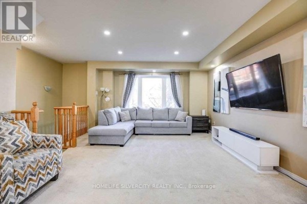 64 - 60 Fairwood Circle, Brampton, ON L6R0Y6 Photo 5