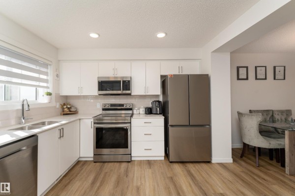 Kitchen - #64 1110 Daniels Link Li Sw, Edmonton, AB T6W4N6 Photo 3
