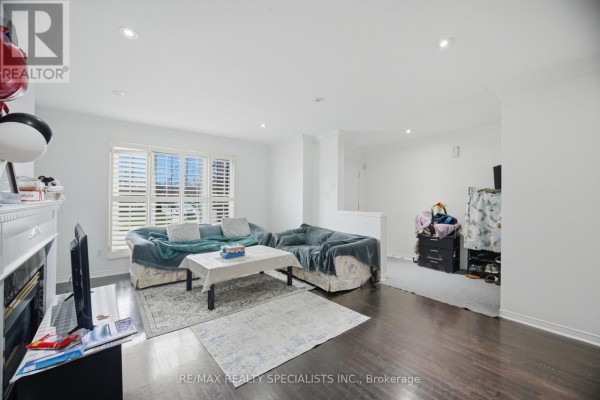 64 Dolphin Song Crescent, Brampton, ON, photo 2