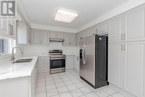 64 Dolphin Song Crescent, Brampton, ON, photo 3