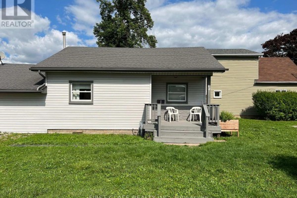 Mud room - 64 Dominion Road, Fort Erie, ON L2A1E6 Photo 3