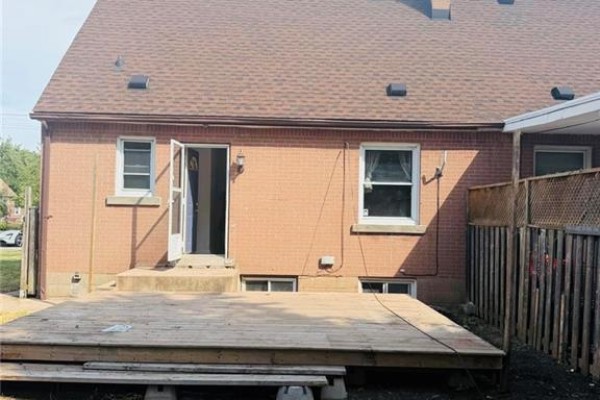 Laundry room - 64 Eastvale Place Unit# 1, Hamilton, ON L8H1P1 Photo 3