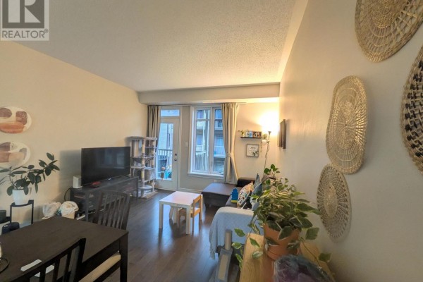 64 F Tipperary Private, Ottawa, ON K2J2T3 Photo 3