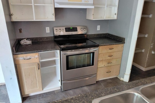 Kitchen - 64 Hartwick Ld, Spruce Grove, AB T7X9A5 Photo 3