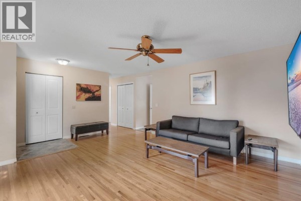 Living room - 64 Huntham Road Ne, Calgary, AB T2K4G1 Photo 5