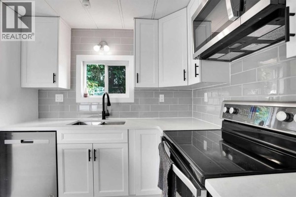 5pc Bathroom - 64 Huntwell Way Ne, Calgary, AB T2K5T2 Photo 4