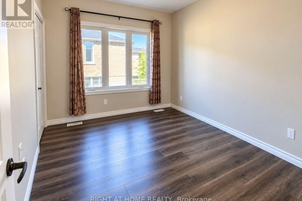 Bedroom 3 - 64 Ledgerock Court, Quinte West, ON K8R0A1 Photo 5