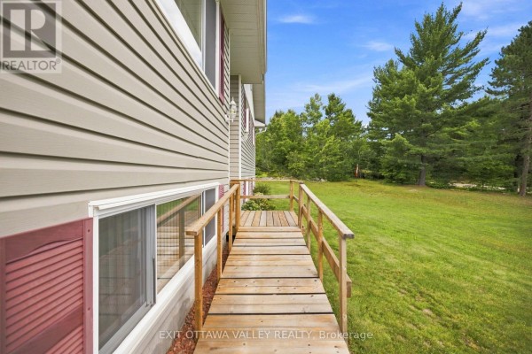 64 Mackey Creek Road, Head, Clara And Maria, ON K0J2B0 Photo 5