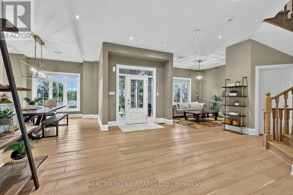 Dining room - 64 Manor Glen Crescent, East Gwillimbury, ON L0G1M0 Photo 3