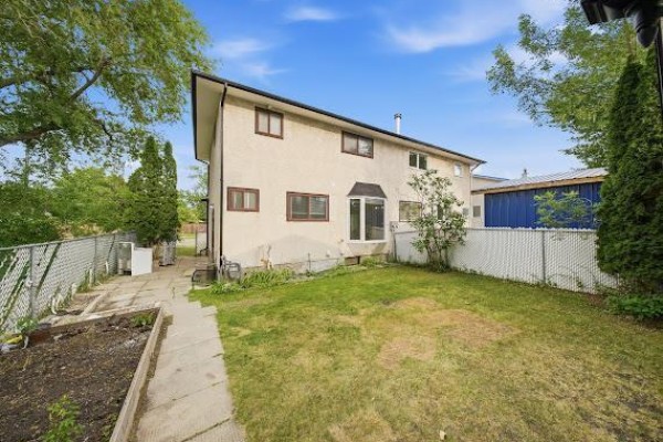 Living room - 64 Pipeline Road, Winnipeg, MB R2P0E8 Photo 4