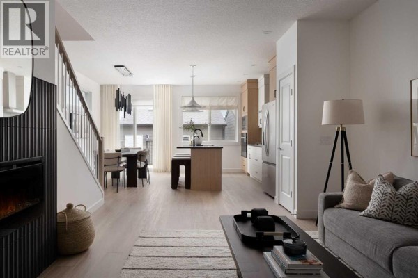 Great room - 64 Royston Gardens Nw, Calgary, AB T3L0N9 Photo 2