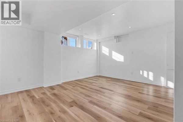 5pc Ensuite bath - 64 Shawbridge Court Unit# Basement, Hamilton, ON L8J0M8 Photo 4
