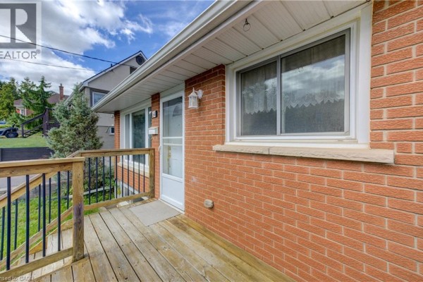 Family room - 64 Stanley Street, Cambridge, ON N1S2A6 Photo 4