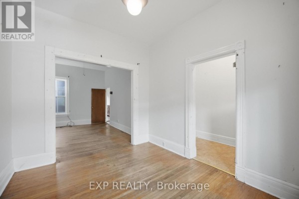 Dining room - 64 Symington Avenue, Toronto, ON M6P3W1 Photo 2