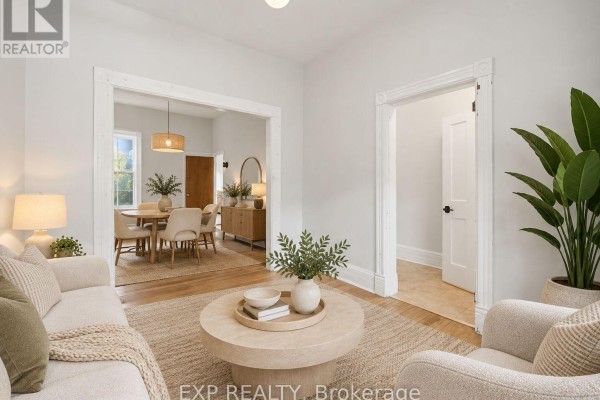 Kitchen - 64 Symington Avenue, Toronto, ON M6P3W1 Photo 3