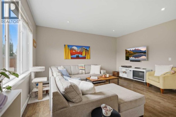 Foyer - 64 Tanner Street, Red Deer, AB T4P0S6 Photo 5