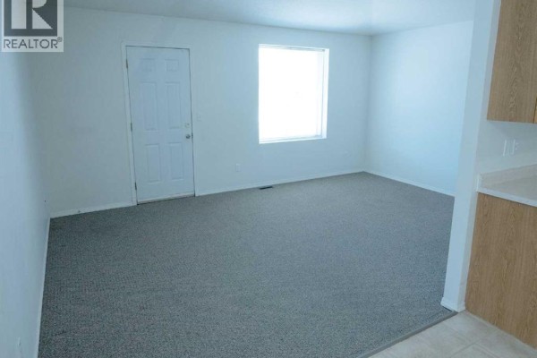 64 Valleyview Drive Sw, Medicine Hat, AB T1A8N6 Photo 5