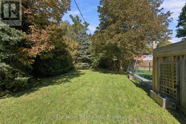 Bedroom 2 - 64 Wellington Street, Clarington, ON L1C1V5 Photo 5