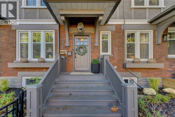 64 William Street W, Waterloo, ON N2L1J7 Photo 3