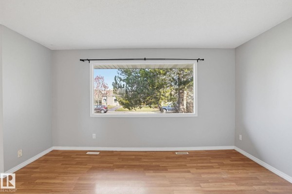 Bedroom 2 - 64 Winchester Av, Spruce Grove, AB T7X1L8 Photo 5