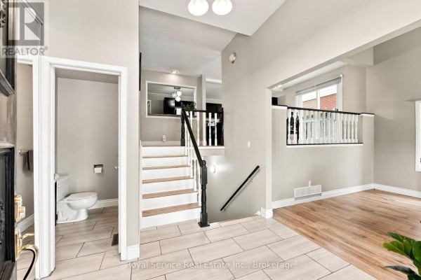 Bathroom - 640 Hillcroft Street, Oshawa, ON L1G7K6 Photo 4