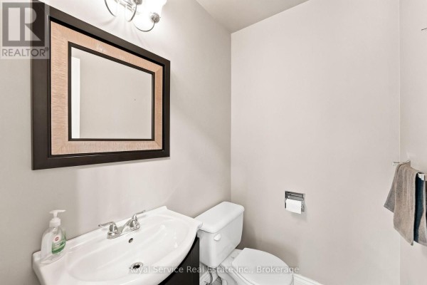 Utility room - 640 Hillcroft Street, Oshawa, ON L1G7K6 Photo 5