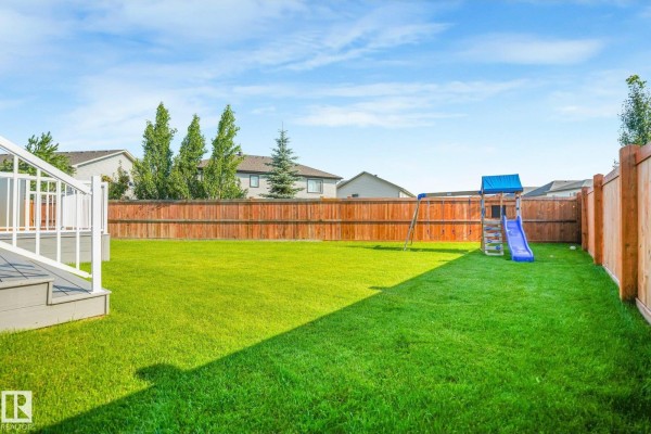 Primary Bedroom - 6404 176 Av Nw, Edmonton, AB T5Y4A9 Photo 5