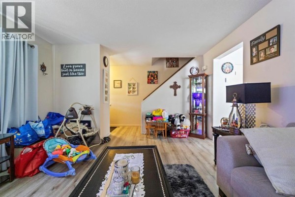Bedroom - 6404a 45 Avenue, Camrose, AB T4V0C2 Photo 5