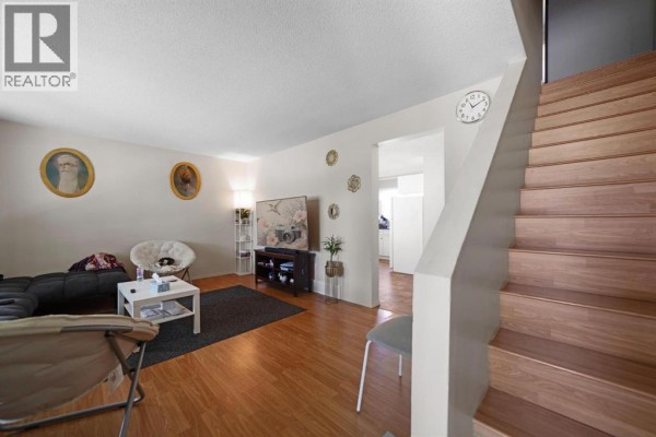 2pc Bathroom - 6404b 45 Avenue, Camrose, AB T4V0C2 Photo 4