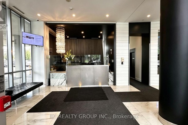 Living room - 641 - 9471 Yonge Street, Richmond Hill, ON L4C0Z5 Photo 4