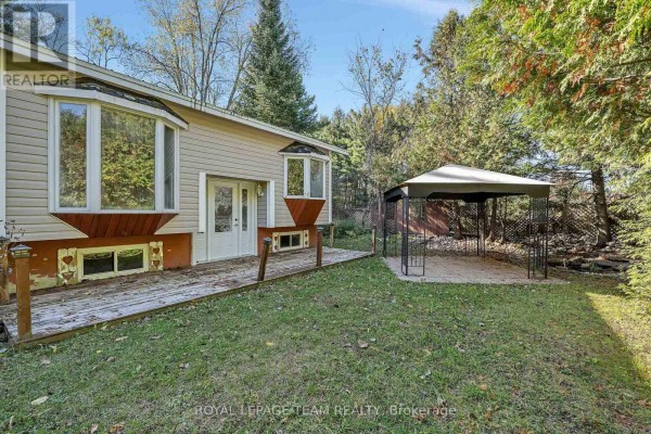 Living room - 641 Harper Road, Tay Valley, ON K7H3C9 Photo 2