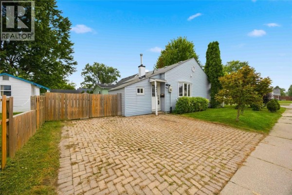 Primary Bedroom - 641 Maple Avenue, Sarnia, ON N7T4H7 Photo 4