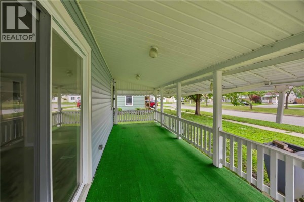 Living room - 641 Maple Avenue, Sarnia, ON N7T4H7 Photo 5