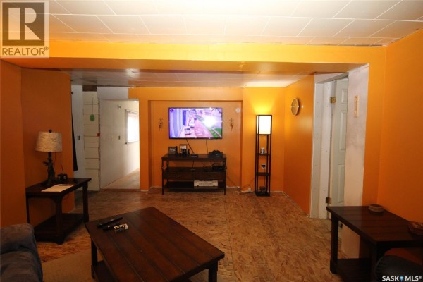 Laundry room - 641 Railway Avenue, Eastend, SK S0N0T0 Photo 4