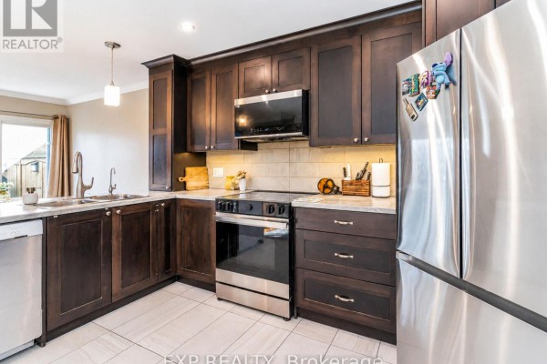 641 Royal Fern Street, Waterloo, ON N2V2P6 Photo 5