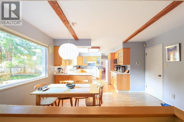 6415 Buckingham Drive, Burnaby, BC, photo 3