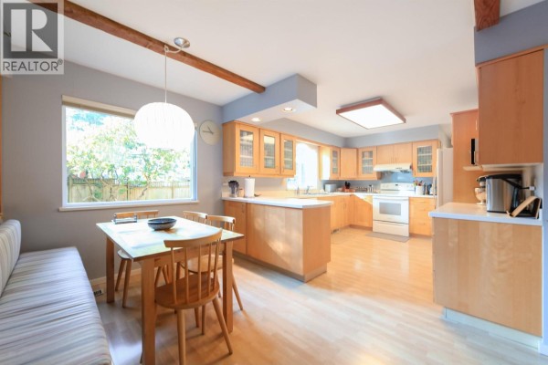 6415 Buckingham Drive, Burnaby, BC V5E3Y7 Photo 4